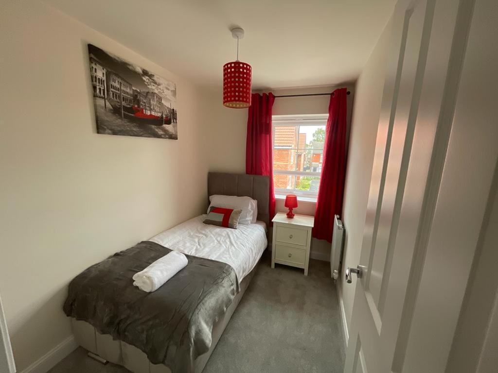Stunning 3-Bed Risa House In Beeston Nottingham Exterior foto